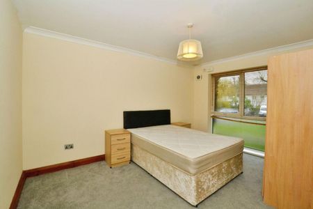 Oakley Close, Isleworth - Photo 2