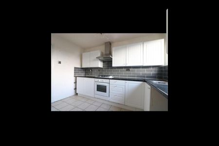 2 Bed Flat, Eastern Avenue, IG2 - Photo 4