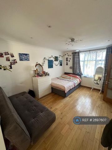 4 bedroom semi-detached house to rent - Photo 4