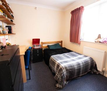 1 bedroom in a house share to rent - Photo 5