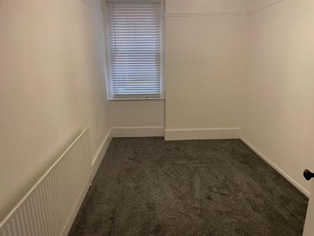 3 bedroom flat to rent - Photo 3