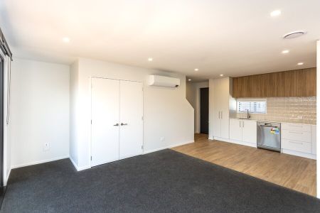 Brand new two bedroom townhouse! - Photo 2