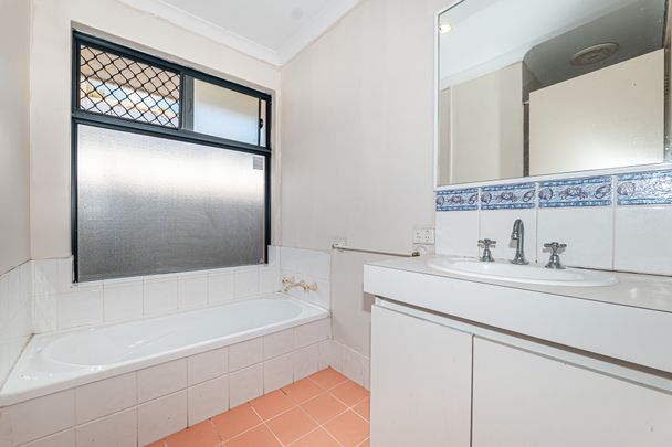 5 Holton Way, Cannington WA 6107 - House For Rent | Domain - Photo 1