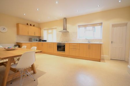 3 bedroom maisonette to rent - Photo 2