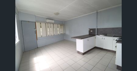 Hop in to Hilary - Photo 4