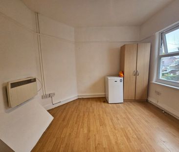 Studio Flat, Ashbourne Avenue, NW11 - Photo 1