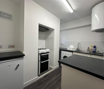 Williams Street RM17, London - Photo 3