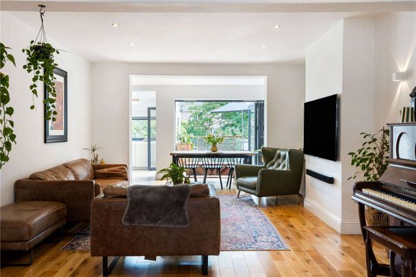 An exceptionally stylish & beautifully extended five bedroom semi-detached 1930's family home situated in Stoke Bishop. - Photo 1