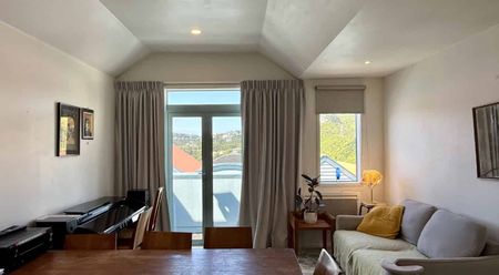 Sunny & Stylish 2-Bedroom Home in Kelburn - Photo 4