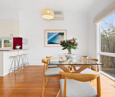 CALIFORNIAN BUNGALOW DELIGHT - Photo 1