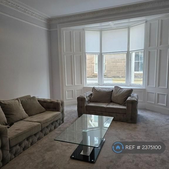 3 bedroom flat to rent - Photo 1
