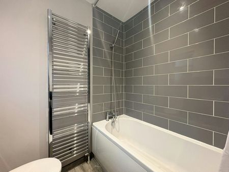 Semi-detached house to rent on - Photo 4