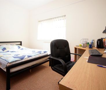 Addison Road - Flat 2, Plymouth - Photo 2