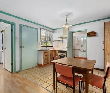 “Full Brick Home & Granny Flat in Hurstville Public School Catchment” - Photo 4