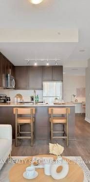 Burnhamthorpe and Mavis Bright +Spacious 1Bdrm +Den Open Concept - Photo 1