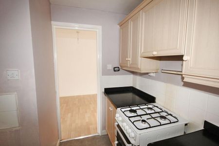 2 bedroom flat to rent - Photo 4
