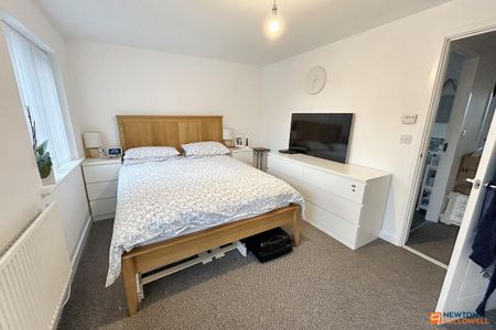 3 bedroom end of terrace house to rent - Photo 2