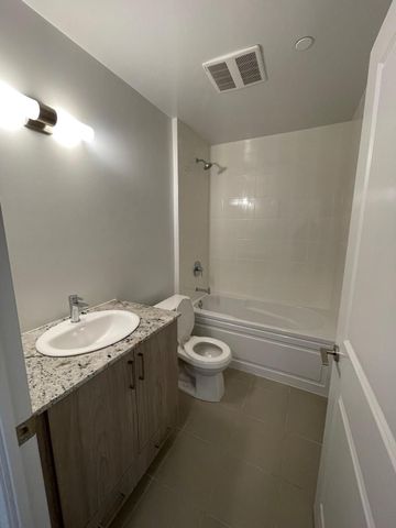 For Lease - 10 MEADOWGLEN Place Unit# 402, Toronto, Ontario - Photo 2