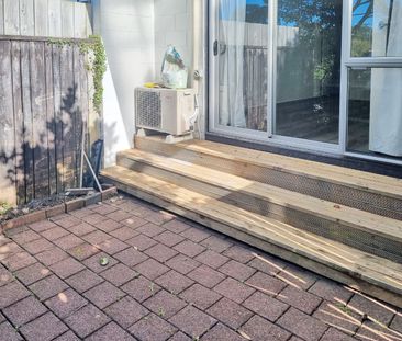 MOUNT EDEN - LOCATION/LOCATION- 2 Bdrm Townhouse - Photo 4