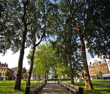 Fifth floor one bedroom apartment in this popular central Islington... - Photo 1