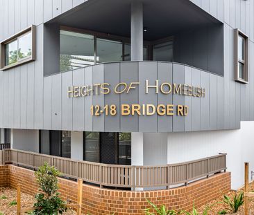 Large and inviting apartment within walking distance to Homebush St... - Photo 2