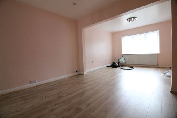 Lansbury Drive, Hayes - Photo 1