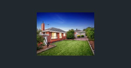 4 BEDROOM HOME GREAT FOR THE FAMILY!! - Photo 3