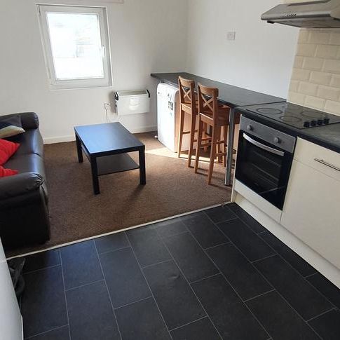 3 bedroom flat share to rent - Photo 1