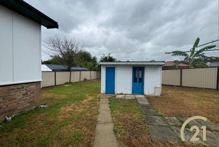 Five Bedroom Home&comma; in a Prime Location&excl; - Photo 3