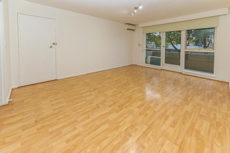 Spacious Living. - Photo 3