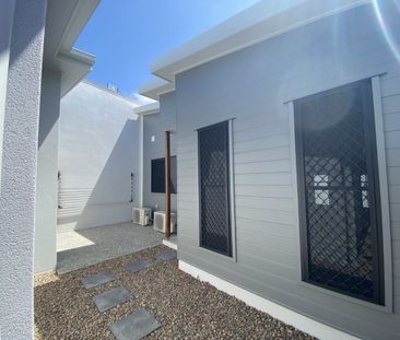 Compact, Contemporary & Close to Everything - Photo 3