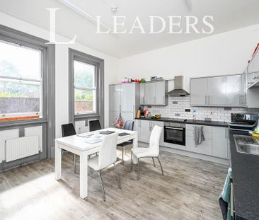 1 bedroom in a house share to rent - Photo 2