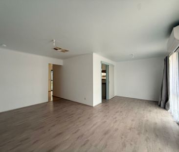 9 Meredith Court, Hampton Park VIC - Photo 2