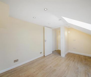 4 bedroom semi-detached house to rent - Photo 3