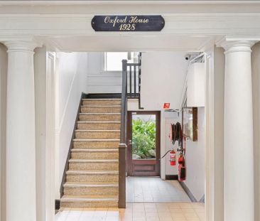 Recently Renovated Art Deco One-Bedroom Apartment - Photo 3