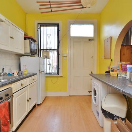 Room in a Shared House, Roundhay View, LS8 - Photo 3