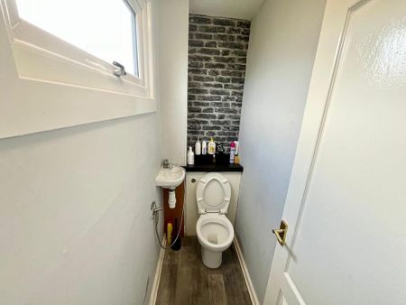 4 bedroom terraced house to rent - Photo 5