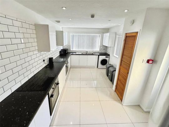 1 bedroom in a house share to rent - Photo 1