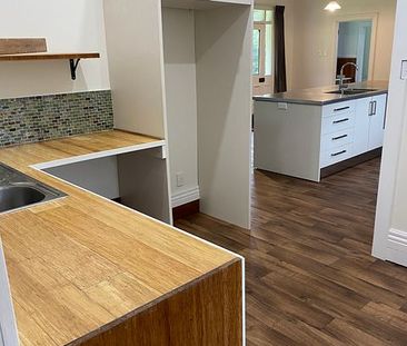 5 bedroom house in rural setting, move in ready - Photo 6