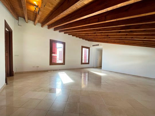 Apartamento de 3 dormitorios, balcón, sin muebles, soleado y con carácter, ascensor, zona Paseo del Borne, Palma. - Photo 1