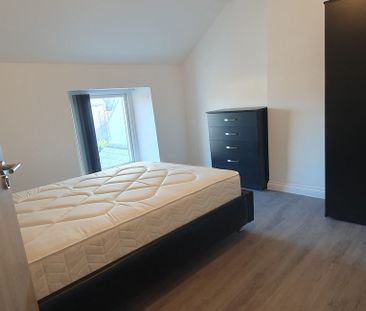 32 (6-BED) Kings Road, Canton, Cardiff, CF11 9DA - Photo 2