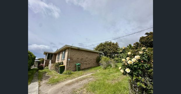 Family Home with Sunroom Retreat - Photo 1