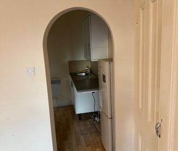 Studio Flat, Lee Road, SE3 - Photo 3