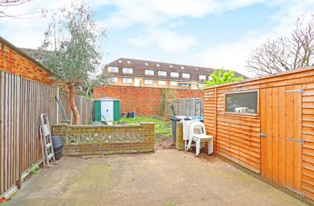 3 bedroom semi-detached house to rent - Photo 2