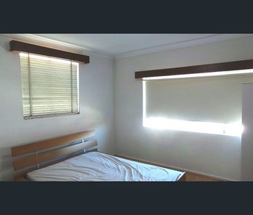 THREE-BEDROOM SEMI-DETACHED HOUSE FOR RENT - Photo 2