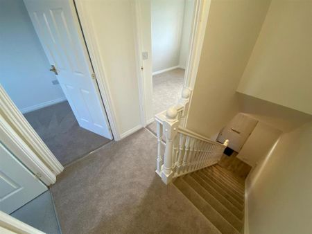 2 bedroom mews to rent - Photo 2