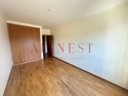 4 room luxury Apartment for rent in Centro, Lisbon - Photo 3