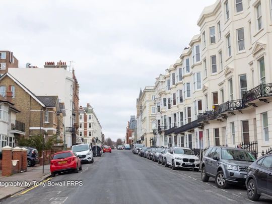 1 Bed Flat, Holland Road, BN3 - Photo 1