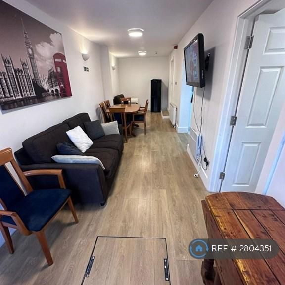 1 bedroom in a house share to rent - Photo 1