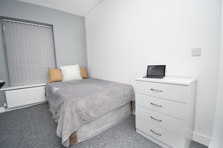1 bed house share to rent in Queensberry Road, Burnley, BB11 - Photo 2